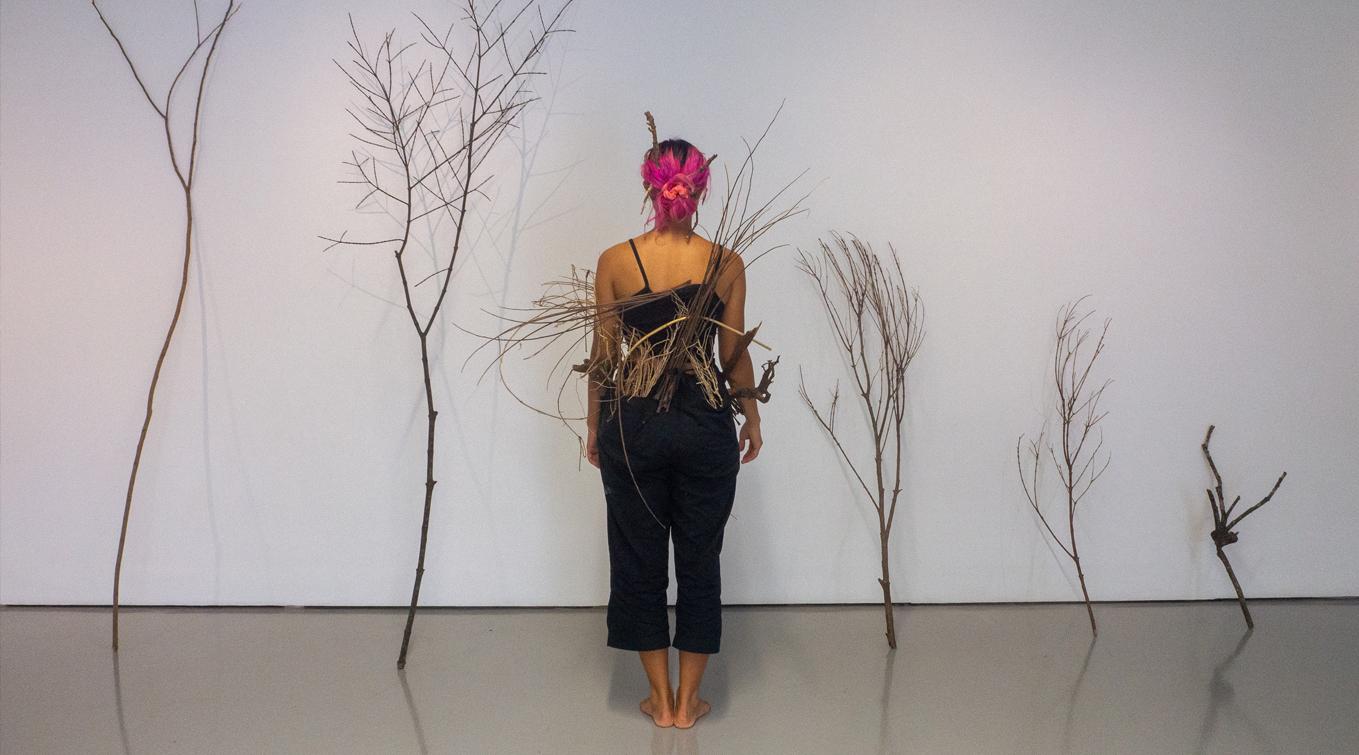 Isa Pengskul in her work Becoming stick (2022).